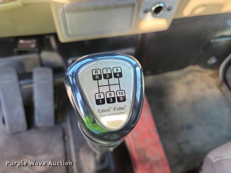 image for item DL7857 2007 Peterbilt 335 water truck