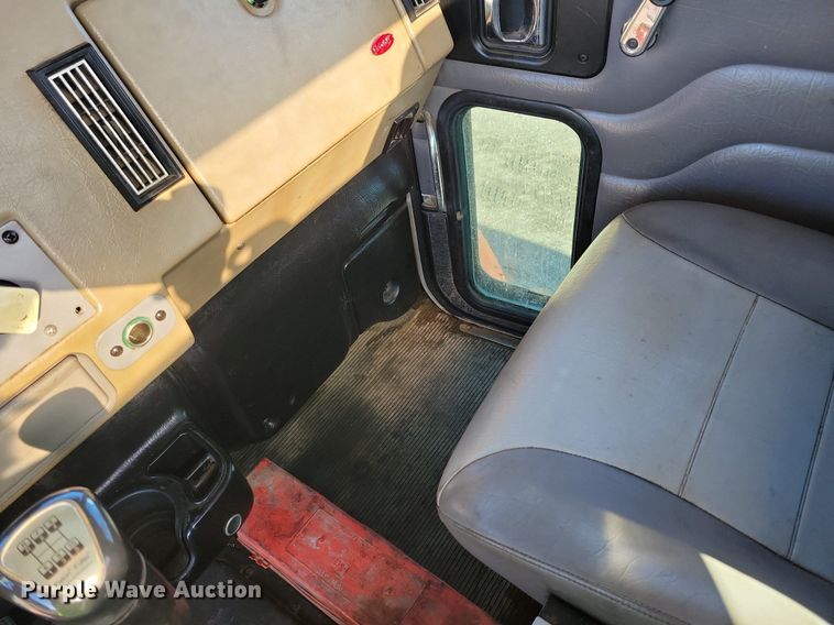 image for item DL7857 2007 Peterbilt 335 water truck