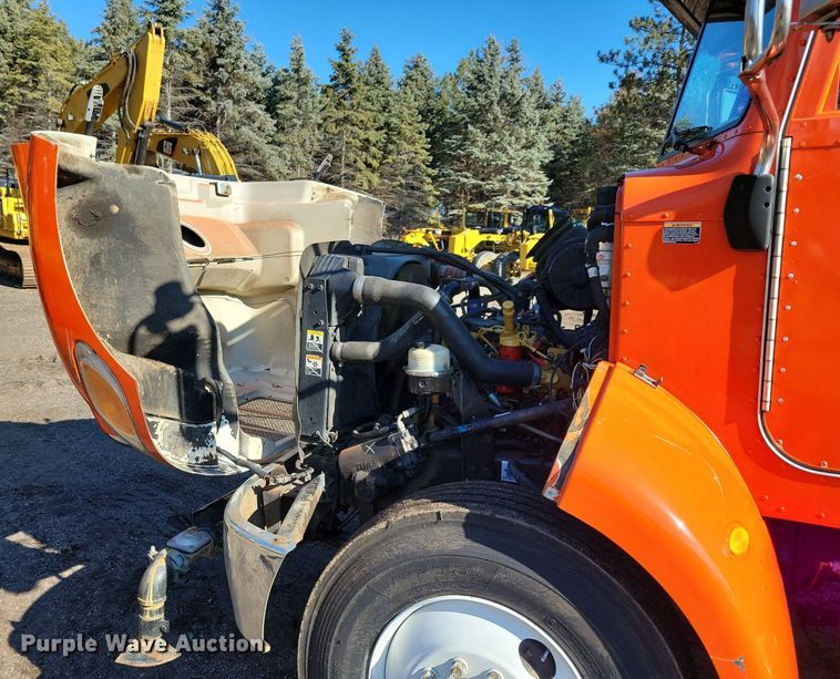 image for item DL7857 2007 Peterbilt 335 water truck