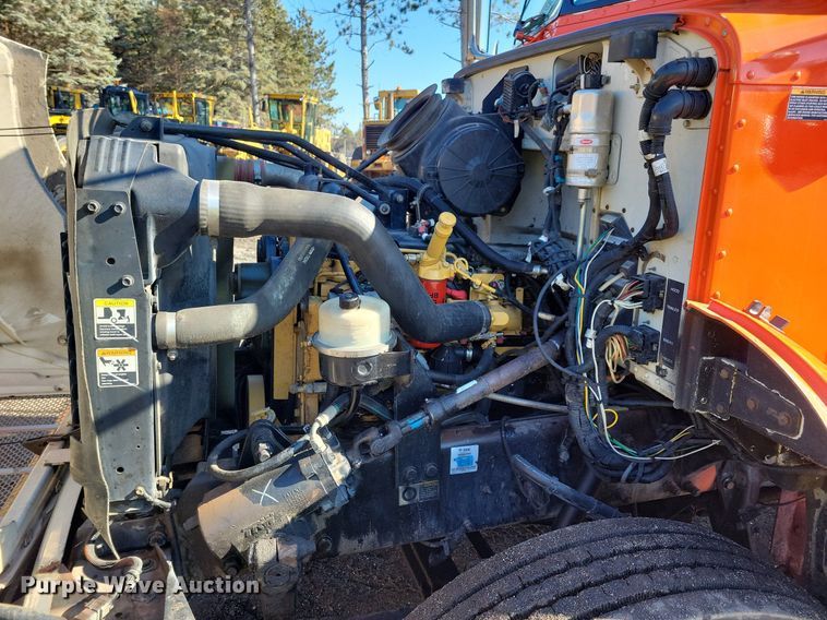 image for item DL7857 2007 Peterbilt 335 water truck