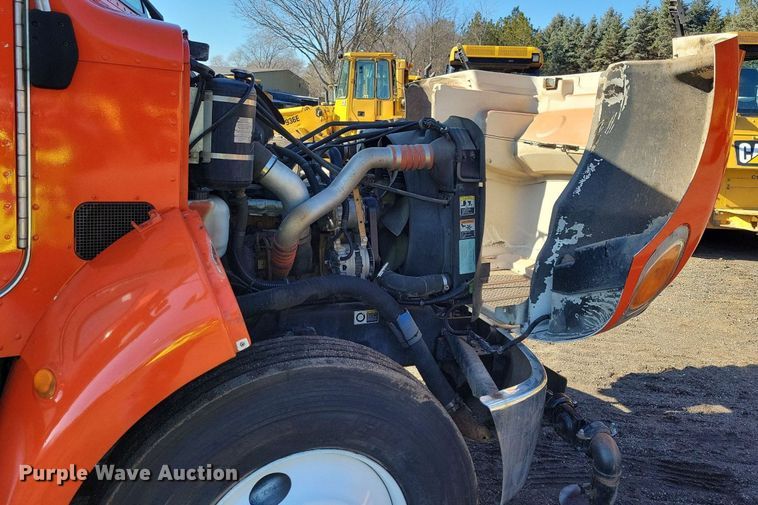 image for item DL7857 2007 Peterbilt 335 water truck