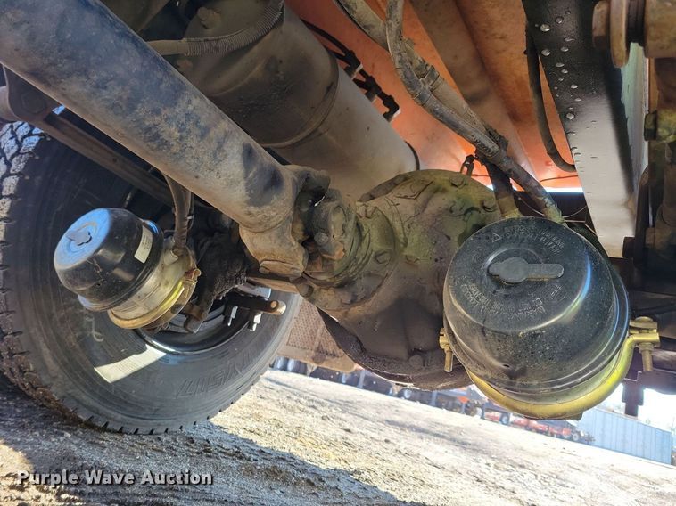 image for item DL7857 2007 Peterbilt 335 water truck