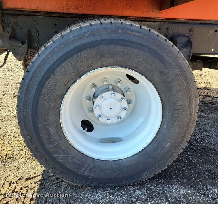 image for item DL7857 2007 Peterbilt 335 water truck