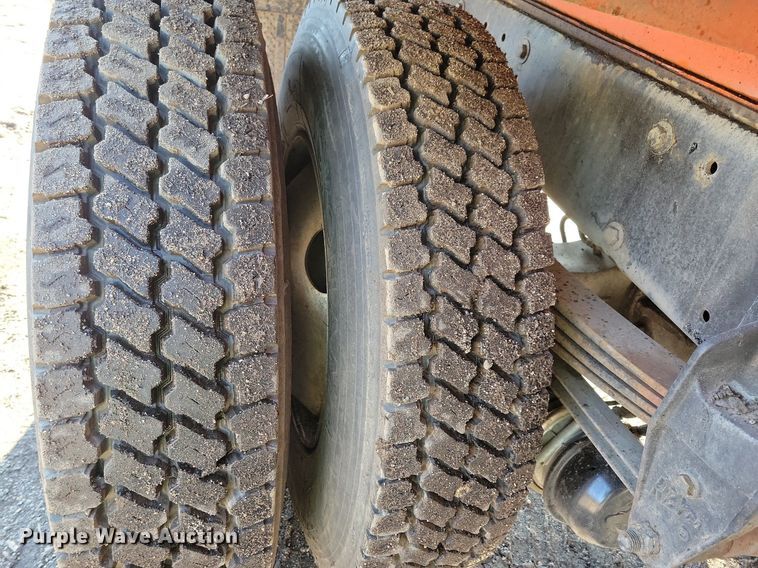 image for item DL7857 2007 Peterbilt 335 water truck