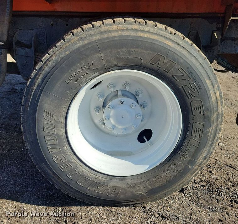 image for item DL7857 2007 Peterbilt 335 water truck