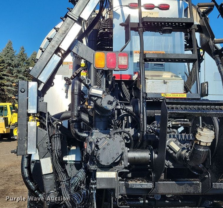 image for item DL7858 2022 Kenworth K370 oil distributor truck