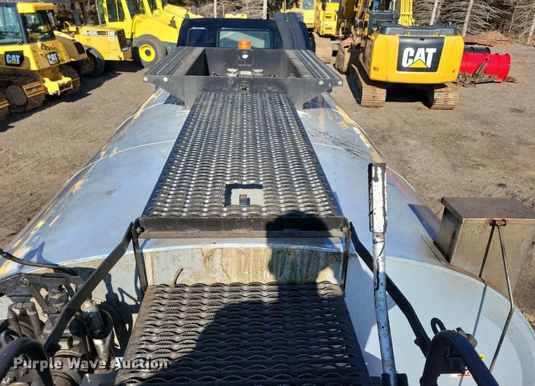 image for item DL7858 2022 Kenworth K370 oil distributor truck