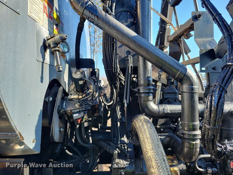 image for item DL7858 2022 Kenworth K370 oil distributor truck