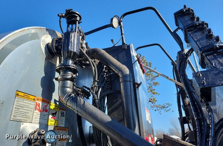 image for item DL7858 2022 Kenworth K370 oil distributor truck