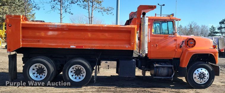 image for item DL7859 1997 Ford LT9000 dump truck