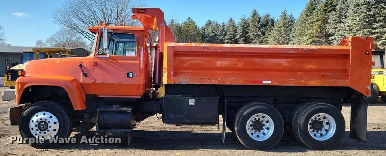 image for item DL7859 1997 Ford LT9000 dump truck