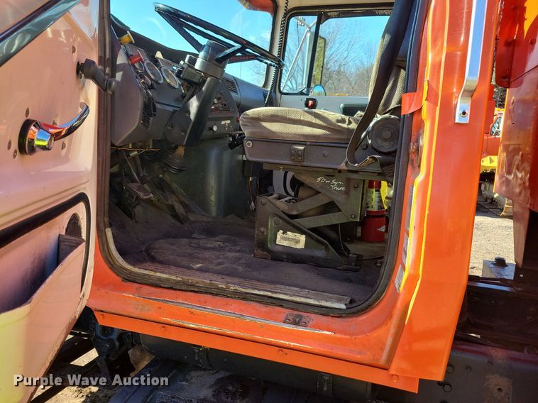 image for item DL7859 1997 Ford LT9000 dump truck