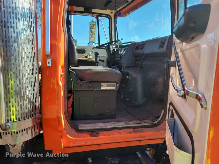 image for item DL7859 1997 Ford LT9000 dump truck