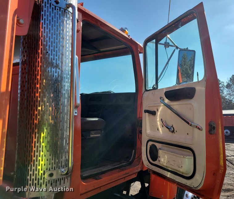 image for item DL7859 1997 Ford LT9000 dump truck