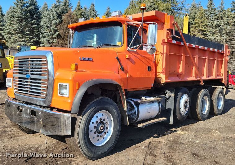 image for item DL7860 1995 Ford LT9000 dump truck