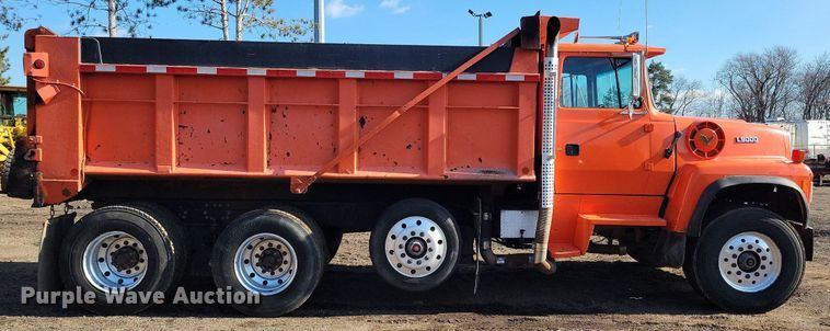 image for item DL7860 1995 Ford LT9000 dump truck
