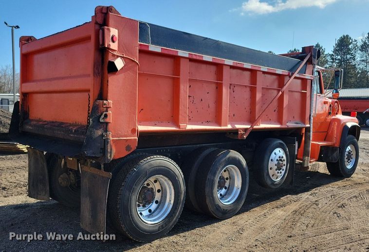 image for item DL7860 1995 Ford LT9000 dump truck