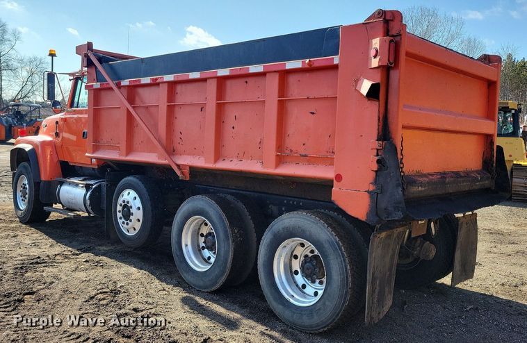 image for item DL7860 1995 Ford LT9000 dump truck