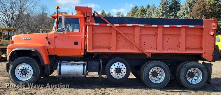 image for item DL7860 1995 Ford LT9000 dump truck