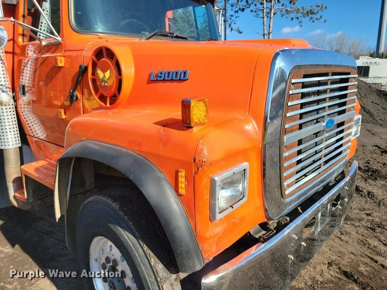 image for item DL7860 1995 Ford LT9000 dump truck