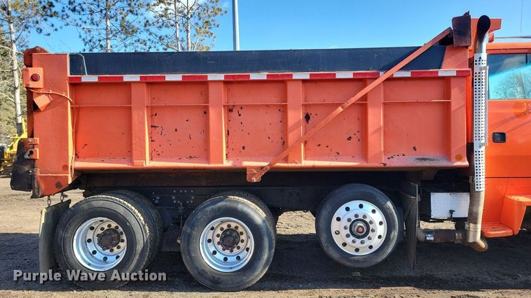 image for item DL7860 1995 Ford LT9000 dump truck