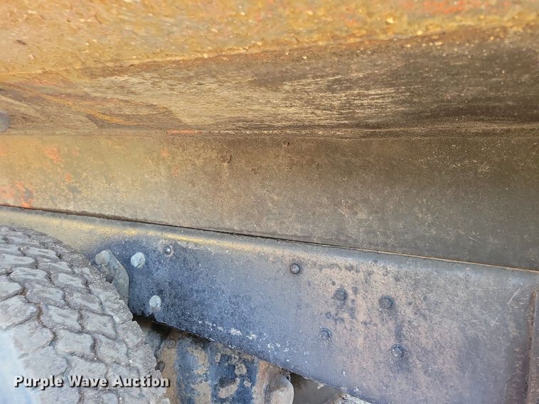 image for item DL7860 1995 Ford LT9000 dump truck