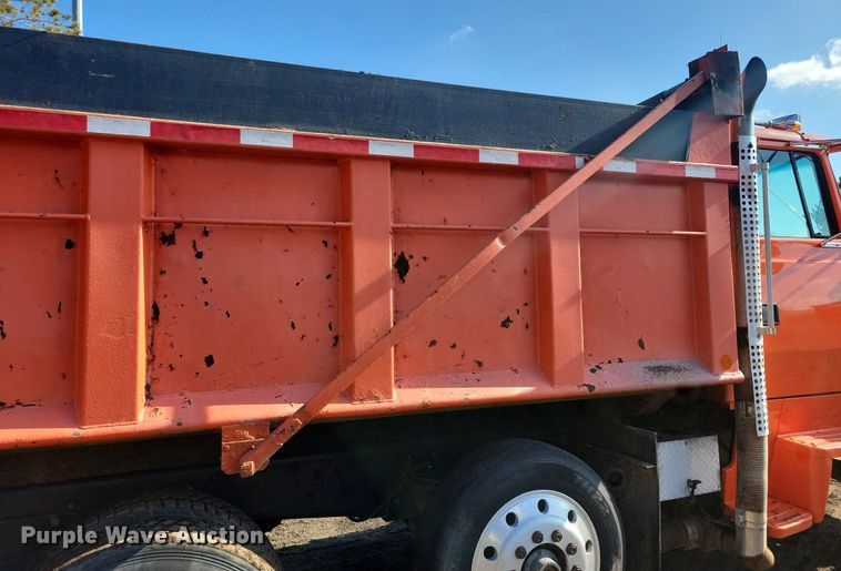 image for item DL7860 1995 Ford LT9000 dump truck