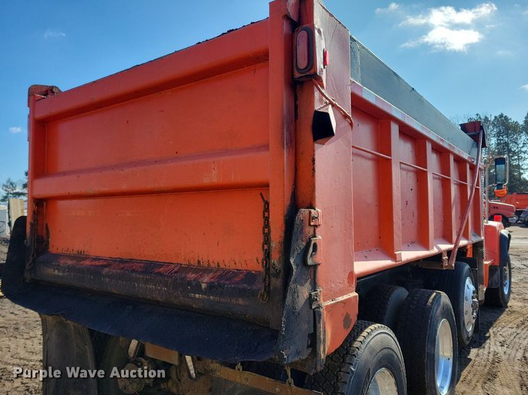 image for item DL7860 1995 Ford LT9000 dump truck