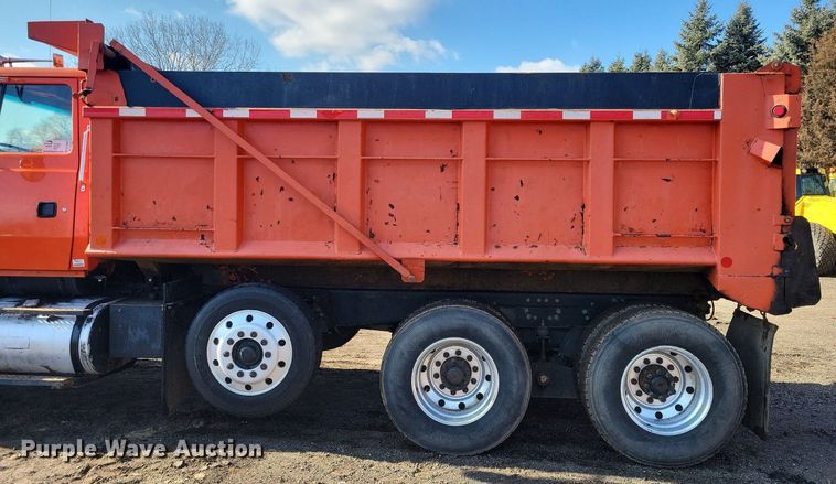 image for item DL7860 1995 Ford LT9000 dump truck