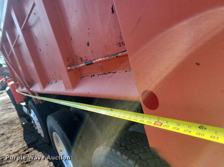 image for item DL7860 1995 Ford LT9000 dump truck