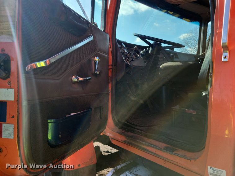 image for item DL7860 1995 Ford LT9000 dump truck