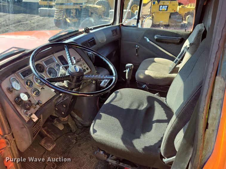 image for item DL7860 1995 Ford LT9000 dump truck