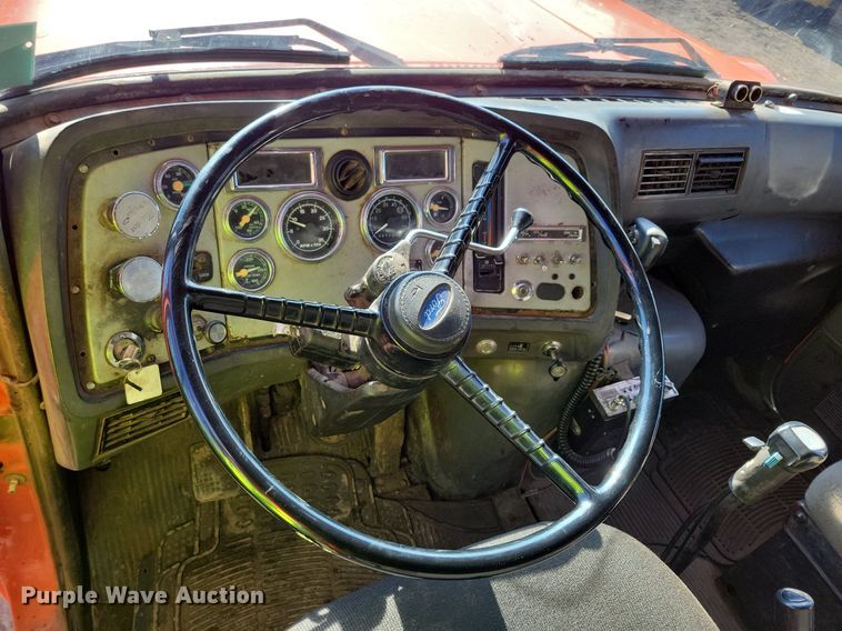 image for item DL7860 1995 Ford LT9000 dump truck