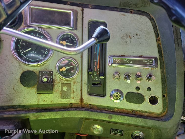 image for item DL7860 1995 Ford LT9000 dump truck