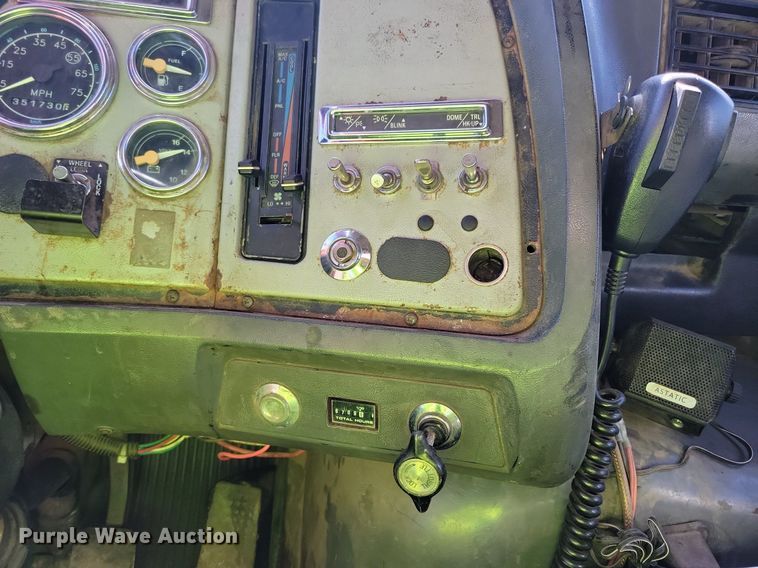 image for item DL7860 1995 Ford LT9000 dump truck