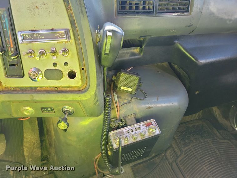 image for item DL7860 1995 Ford LT9000 dump truck