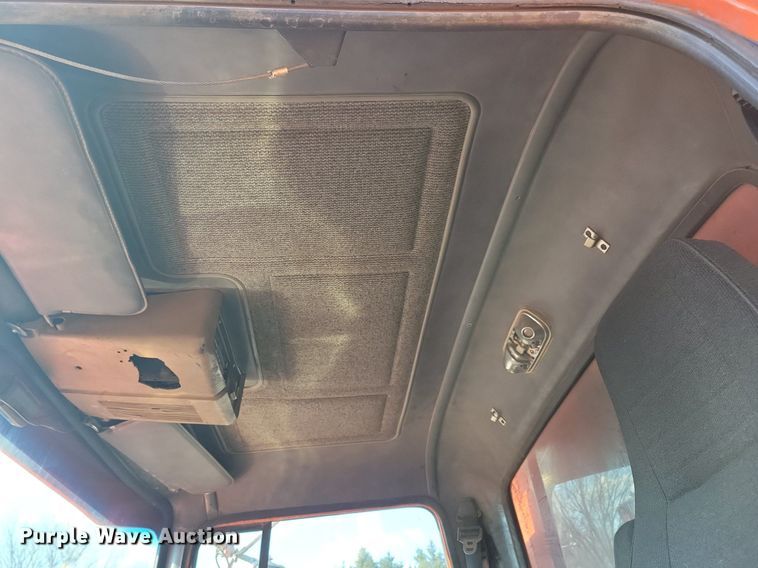 image for item DL7860 1995 Ford LT9000 dump truck