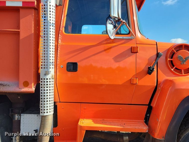 image for item DL7860 1995 Ford LT9000 dump truck