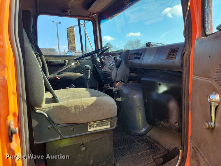 image for item DL7860 1995 Ford LT9000 dump truck