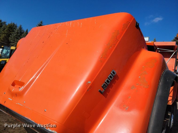 image for item DL7860 1995 Ford LT9000 dump truck