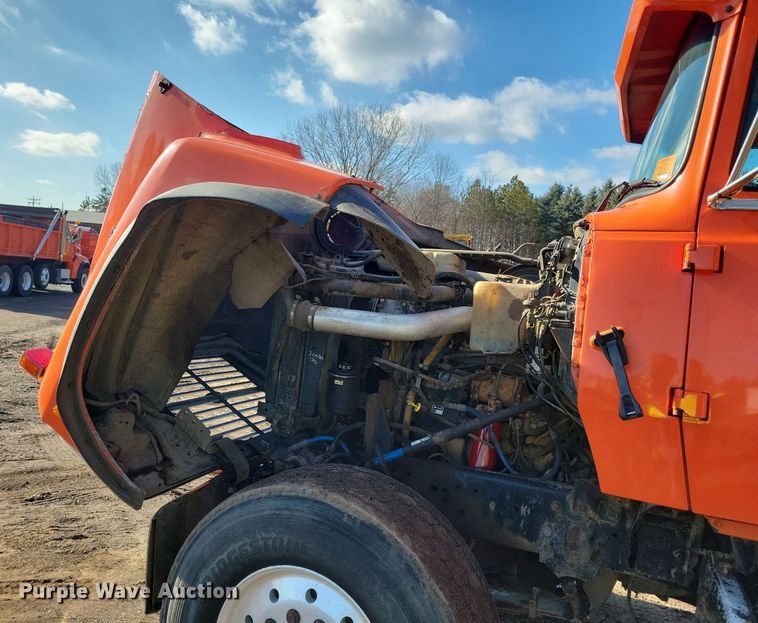 image for item DL7860 1995 Ford LT9000 dump truck