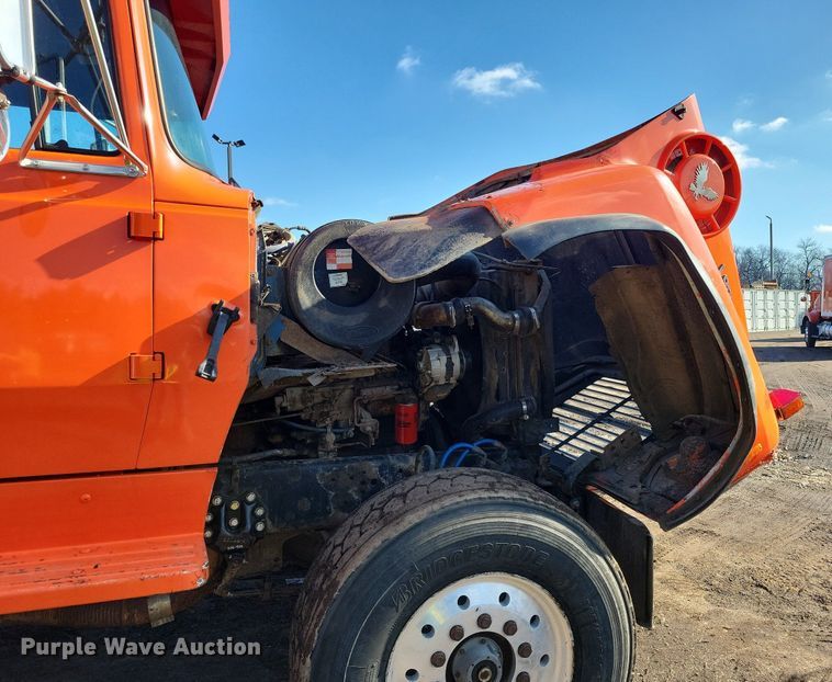 image for item DL7860 1995 Ford LT9000 dump truck