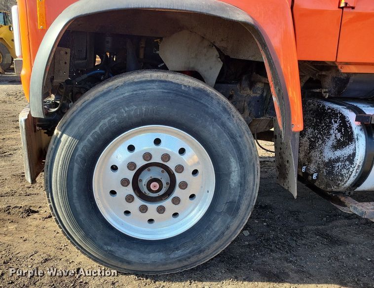 image for item DL7860 1995 Ford LT9000 dump truck