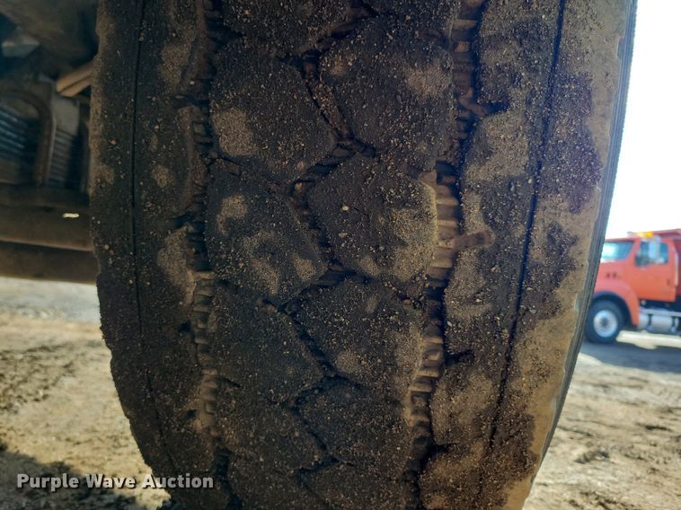 image for item DL7860 1995 Ford LT9000 dump truck