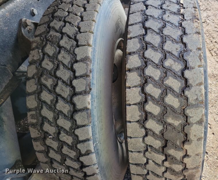 image for item DL7860 1995 Ford LT9000 dump truck