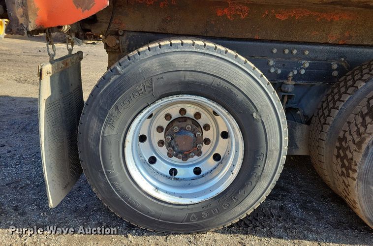 image for item DL7860 1995 Ford LT9000 dump truck