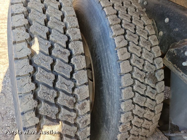 image for item DL7860 1995 Ford LT9000 dump truck