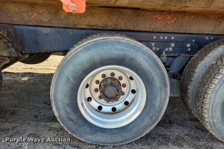 image for item DL7860 1995 Ford LT9000 dump truck