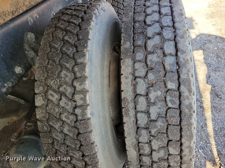 image for item DL7860 1995 Ford LT9000 dump truck