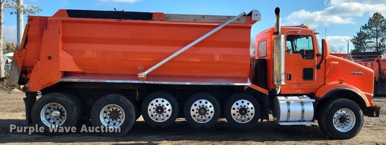 image for item DL7861 2002 Kenworth T800 dump truck